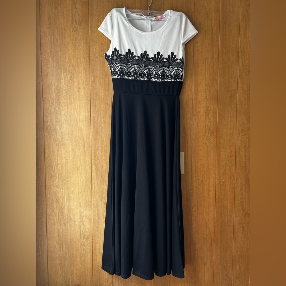Aimeili Women’s White and Black Embellished Maxi Dress Size Medium